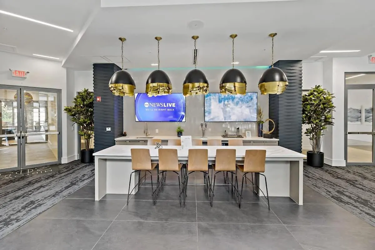 Appartement Chic Studio - 5 Min Dt, Gym, Parking, W-D - Sleeps 6 Charlotte