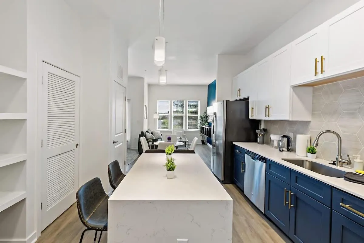 Chic Studio - 5 Min Dt, Gym, Parking, W-D - Sleeps 6 Charlotte